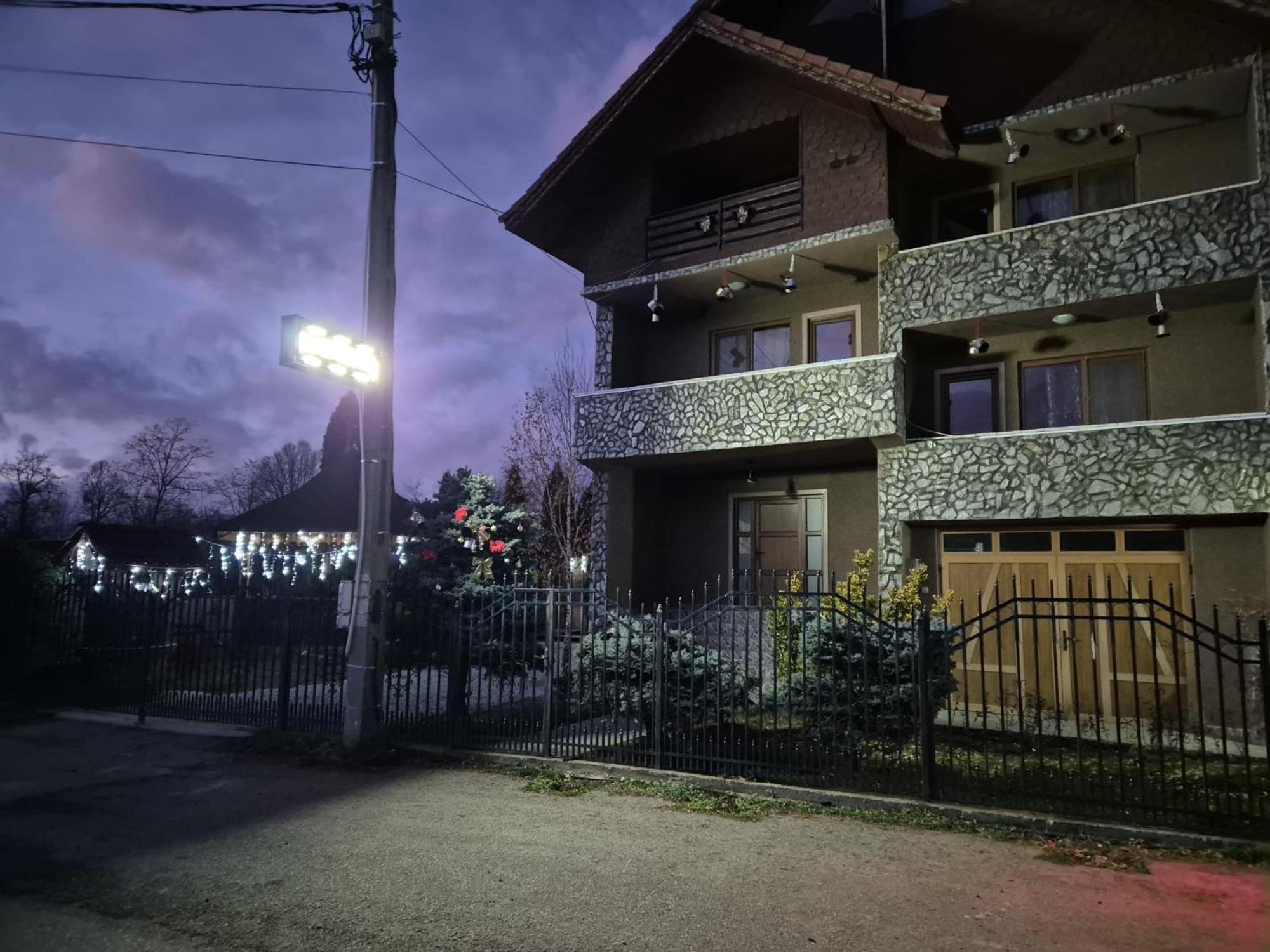 Pensiunea Anais Novaci-Străini Exteriér fotografie